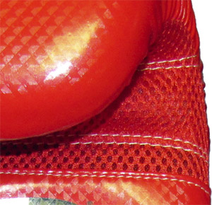 Нейлоновая сетка в боксерских перчатках